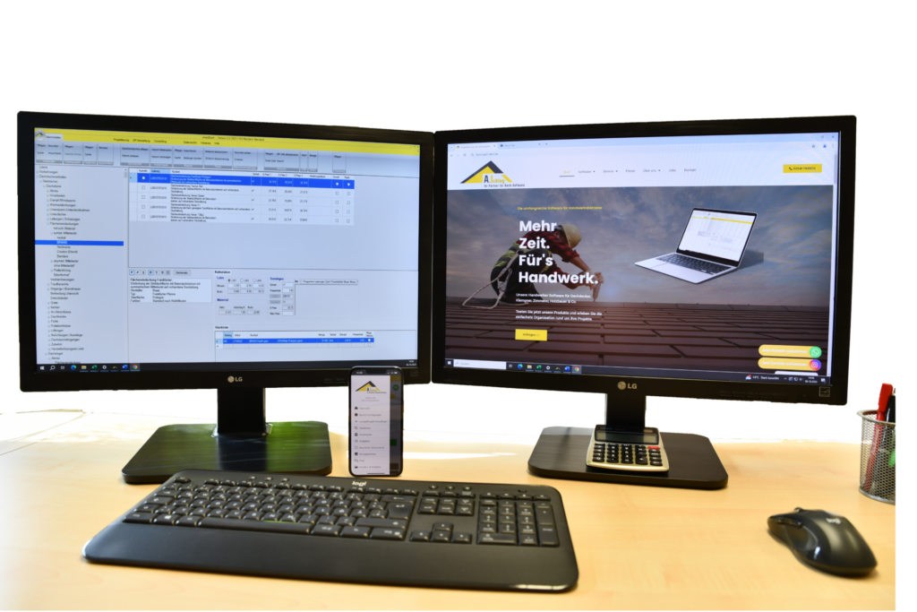Zu sehen sind zwei Bildschirme mit dem Handwerkerprogramm smart Dach und der Website der A. Icking GmbH. Auch ist ein Smartphone mit der Handwerkerapp smart Dach zu sehen